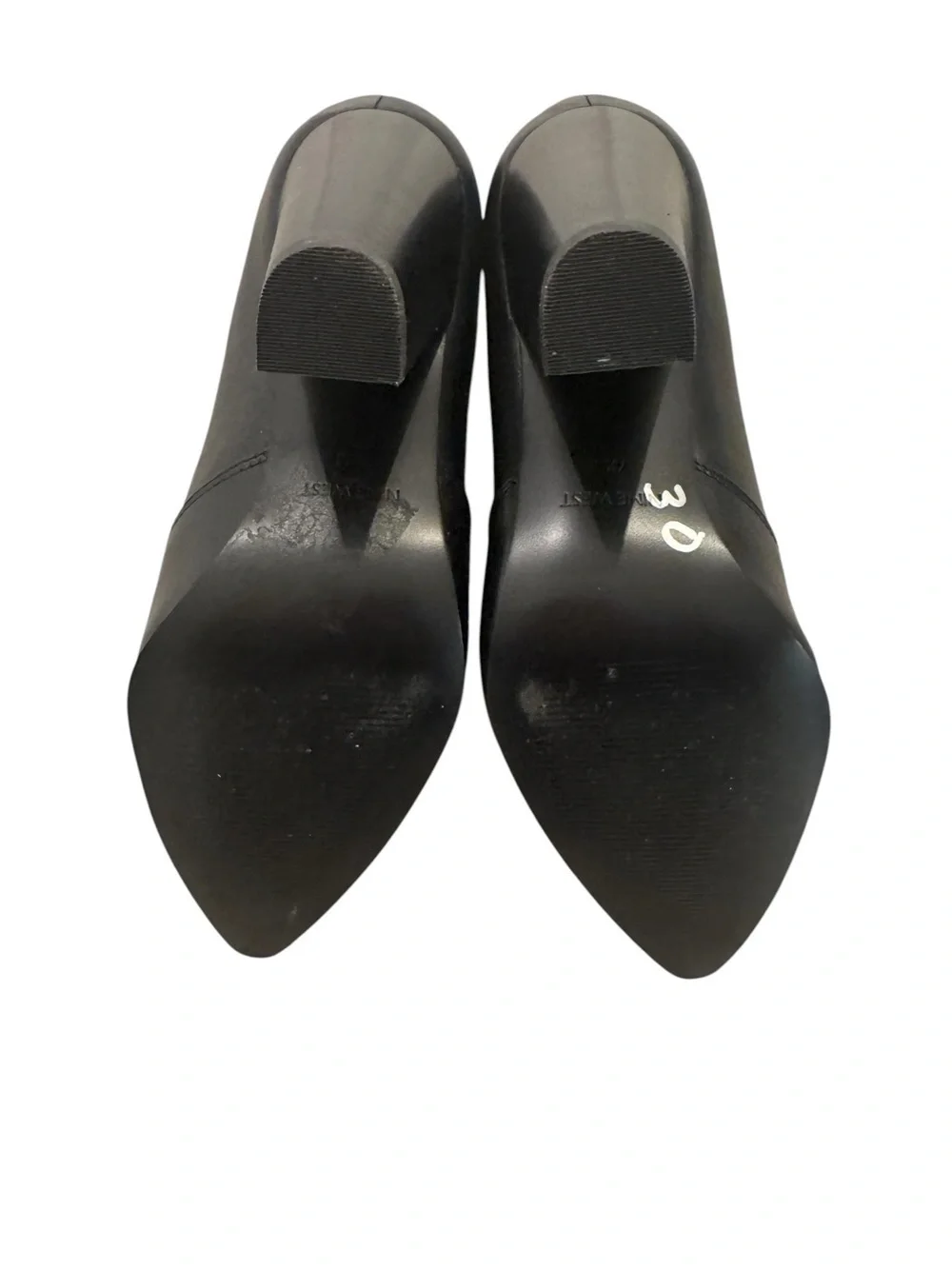 Nine West Women's Sera studded black leather pointed toe ankle booties size 7.5
